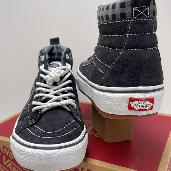 Vans Women’s Sk8-Hi Mte-1 Plaid Grey/White
VN0A5HZYGYW Boots Sneakers - Picture 10 of 16